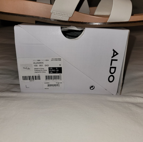 Aldo Brand new with box never worn  white leather smooth sandal size 9 - Picture 2 of 7